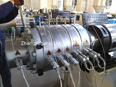 55KW PVC ηλεκτρικό αγωγό γραμμή εκτόξευσης 20 - 110mm υψηλής ταχύτητας