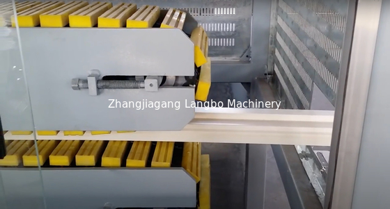 Μηχανή εκτόξευσης προφίλ PVC με αυτόματο έλεγχο