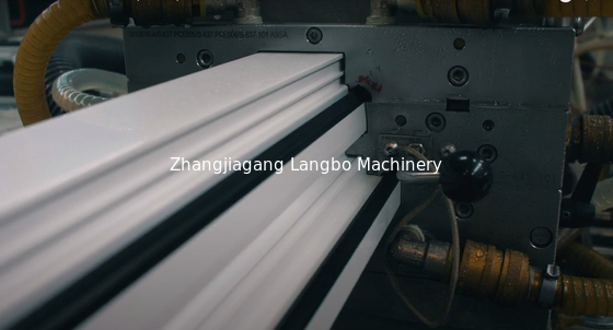 Μηχανή εκτόξευσης προφίλ PVC Windows για προσαρμοσμένο μέγεθος προφίλ σε ξύλινο κουτί και συσκευασία ταινίας