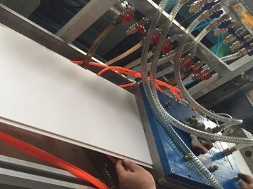 Ενεργειακή εξοικονόμηση PVC ξύλινο πλαστικό προφίλ και γραμμή εκτόξευσης