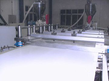 Προστατευόμενη από τους κραδασμούς μόνωση καιρικής ανθεκτική θερμότητας γραμμών εξώθησης πινάκων αφρού PVC