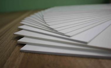 Ελεύθερη γραμμή παραγωγής πινάκων αφρού PVC/ελεύθερη αφρισμένη γραμμή φύλλων PVC/γραμμή εξώθησης φύλλων αφρού PVC διακοσμήσεων