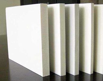 Ηχομονωμένη μηχανή πινάκων PVC, φύλλο PVC παραγωγής 450kg/H που κατασκευάζει τη μηχανή