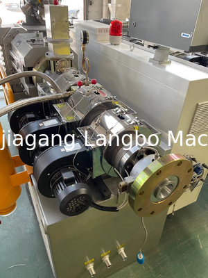 Μεγάλη ταχύτητα Pvc Pipe Extruder Machine για την παροχή νερού σωλήνα Twin βίδα και βαρέλι σχεδιασμό