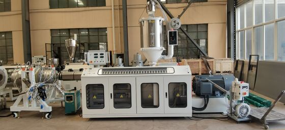 Η  Motor Plastic Extruder HDPE Pipe Extrusion Production Line Extrusion Machine είναι ένα μηχάνημα παραγωγής ηλεκτρικής ενέργειας με κινητήρα.