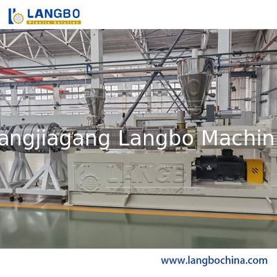 150KG/High γραμμή εξώθησης σωλήνων PVC ικανότητας με το ελεύθερο τέμνον σύστημα σκόνης/τσιπ