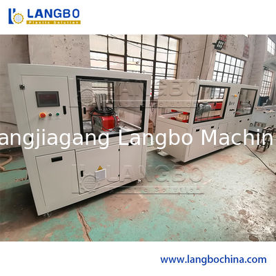 Υψηλή γραμμή 300MM εξώθησης σχεδιαγράμματος PVC παραγωγής ικανότητα μεγέθους 250KG/H σχεδιαγράμματος