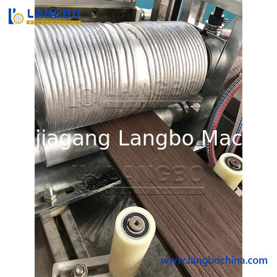 55/110 Κωνική διπλή βίδα Extruder WPC Προφίλ Γραμμή Έκτασης με 1180MM Μέγεθος Προφίλ και 22KW ισχύς κινητήρα