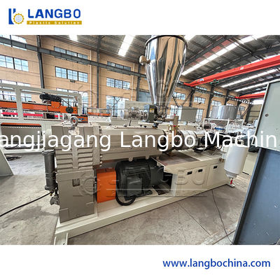 Ειδική γραμμή παραγωγής επιτροπής τοίχων WPC με τον κωνικό δίδυμο εξωθητή βιδών