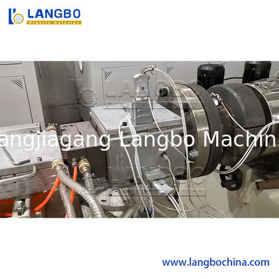 Αρχιτεκτονική γραμμή 240MM εξώθησης σχεδιαγράμματος WPC δύναμη μηχανών μεγέθους 37KW προϊόντων