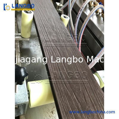 Ειδική γραμμή παραγωγής επιτροπής τοίχων WPC με τον κωνικό δίδυμο εξωθητή βιδών