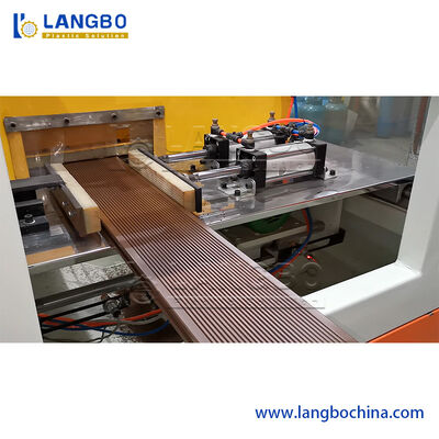 350KG/H μηχανή επιτροπής τοίχων ταχύτητας WPC προϊόντων, γραμμή παραγωγής προς έλεγχο κατηγοριών WPC PLC