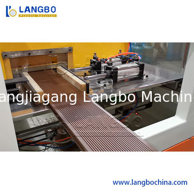 Αρχιτεκτονική γραμμή 240MM εξώθησης σχεδιαγράμματος WPC δύναμη μηχανών μεγέθους 37KW προϊόντων