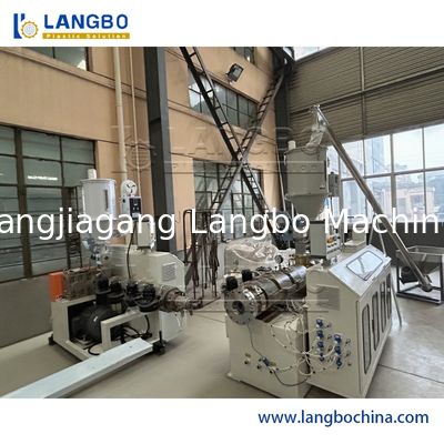 Αρχιτεκτονική γραμμή 240MM εξώθησης σχεδιαγράμματος WPC δύναμη μηχανών μεγέθους 37KW προϊόντων