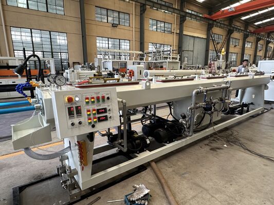 Μηχανή κατασκευής σωλήνων από πλαστικό PVC