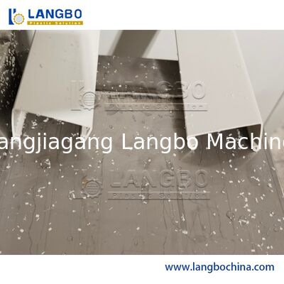 1180mm Μέγεθος προφίλ PVC καλωδίων Τάγμα κατασκευής Μηχανή με 8m πίνακα βαθμονόμησης και 55/110 Κωνική δίδυμη βίδα extruder