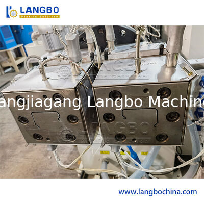 Μηχανή κατασκευής προφίλ προστασίας καλωδίων από καλώδιο PVC με συσκευή τρύπησης