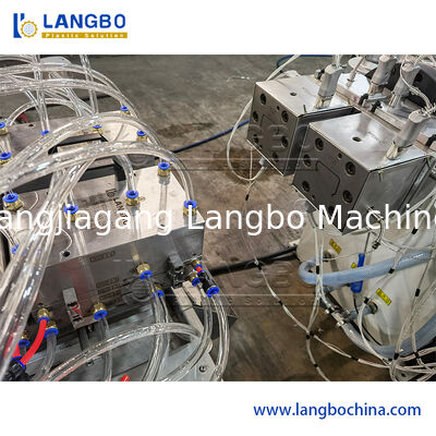 55/110 Κωνική δίδυμη βίδα Extruder PVC Προφίλ Γραμμή Έκτασης για 1180mm καλωδίων Trunking με ισχύ κινητήρα 22KW