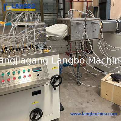 Ηλεκτρονική γραμμή παραγωγής προφίλ ξύλινου πλαστικού δαπέδου WPC/UPVC/PVC/PE/PP