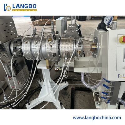 Η γραμμή εκτόξευσης σωλήνων PPR υψηλής παραγωγής 50 mm χαμηλού θορύβου και η μηχανή παραγωγής σωλήνων PPR