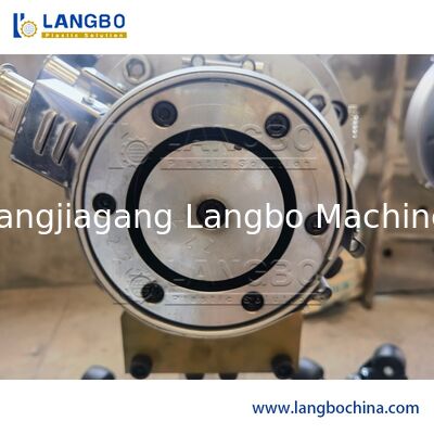 Η γραμμή εκτόξευσης σωλήνων PVC με μηχανή χτυπήματος για την κατασκευή σωλήνων