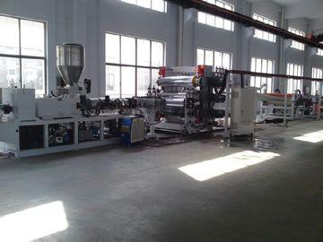 50HZ πλήρης αυτόματη γραμμή εξώθησης πινάκων αφρού PVC με τον επαφέα Siemens