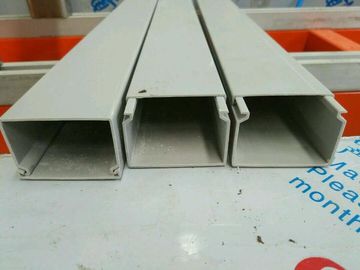 Σχεδιάγραμμα PVC/πόρτα και παράθυρο UPVC που κατασκευάζουν τη μηχανή το διπλό εξωθητή βιδών