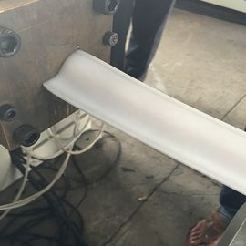 Πλαστική CP PVC σχεδιαγράμματος γραμμή εξώθησης υψηλής επίδοσης πινάκων γραμμών παραγωγής περιζώνοντας