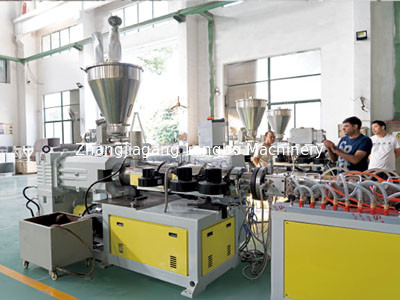 Βιομηχανική μηχανή κατασκευής προφίλ PVC για προσαρμοσμένα μεγέθη προφίλ