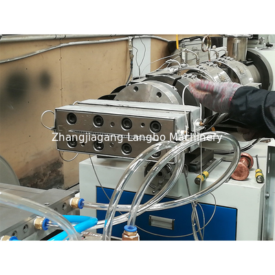 Siemens Motor Power Πλήρως αυτόματη γραμμή παραγωγής εξωρύθμισης πλαστικών προφίλ PVC για την πρώτη παραγωγή