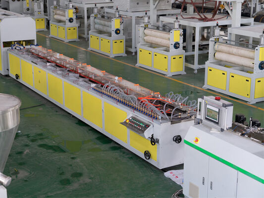 Motor Power Πλήρως αυτόματη γραμμή παραγωγής εξωρύθμισης πλαστικών προφίλ PVC για την πρώτη παραγωγή